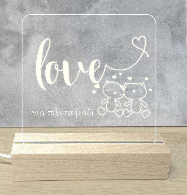 Προσωποποιημενο Φωτιστικό Led με Αφιέρωση Led Φωτισμός λευκό φωτισμό. Βάση: Ξύλινη βάση Υλικό: Ακρυλικό plexiglass με προσωποποίηση Διάσταση Βάσης: 15cm x 4.5cm x 3cm Διάσταση Πλακέτας: 14.5cm × 20cm ~ Τροφοδοσία: USB το καλώδιο USB σε τροφοδοτικό USB ή υπολογιστή. Προσωποποίησέ το!
