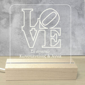 Προσωποποιημενο Φωτιστικό Led με Αφιέρωση Led Φωτισμός λευκό φωτισμό. Βάση: Ξύλινη βάση Υλικό: Ακρυλικό plexiglass με προσωποποίηση Διάσταση Βάσης: 15cm x 4.5cm x 3cm Διάσταση Πλακέτας: 14.5cm × 20cm ~ Τροφοδοσία: USB το καλώδιο USB σε τροφοδοτικό USB ή υπολογιστή. Προσωποποίησέ το! ΣΤΟ PARTYDAY.GR